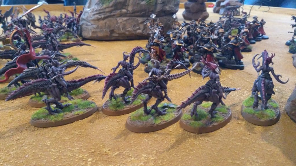 Die Dämonen Tzeentchs umzingeln Sigmars Krieger in Age of Sigmar